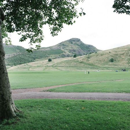Beautiful City Centre Apartment - Holyrood Park Edinburg Exteriör bild