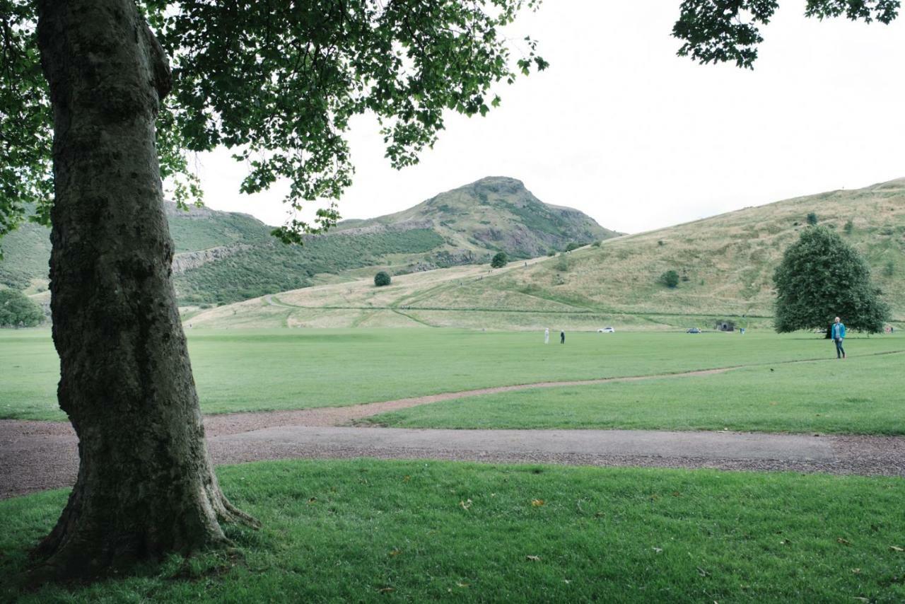 Beautiful City Centre Apartment - Holyrood Park Edinburg Exteriör bild